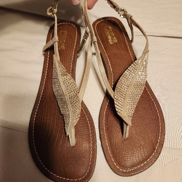 Gold Leaf Sandals - Picture 3 of 5